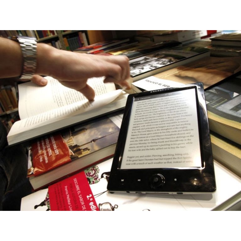 Las bibliotecas comienzan a prestar libros digitales en Espaa